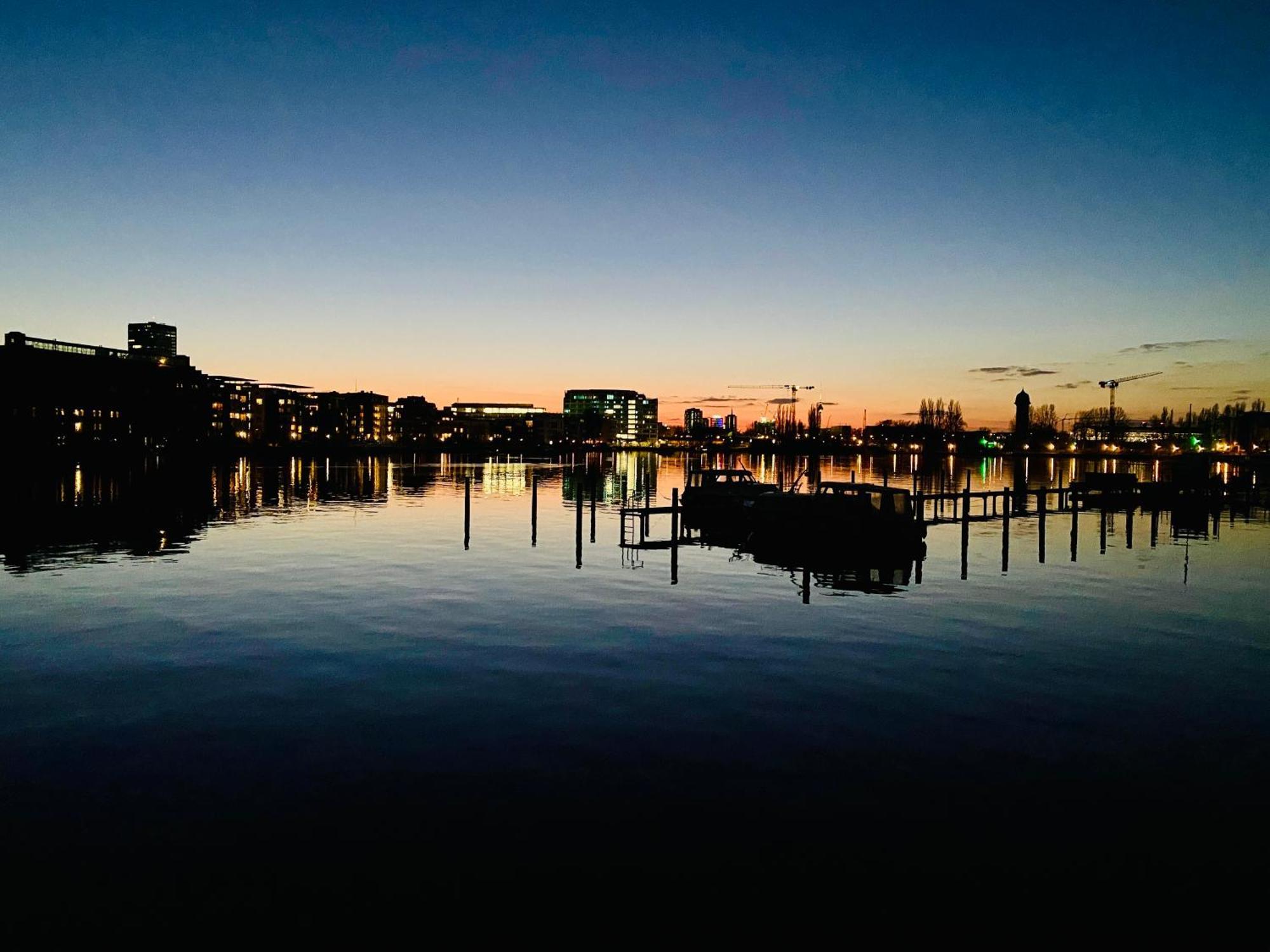 Schoene Aussichten Mitten In Berlin - Il Sole Esterno foto