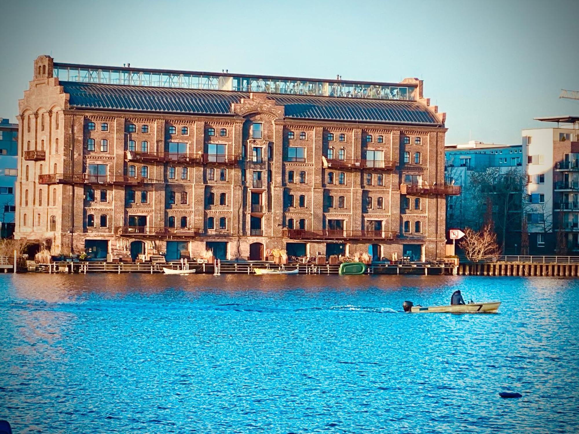 Schoene Aussichten Mitten In Berlin - Il Sole Esterno foto